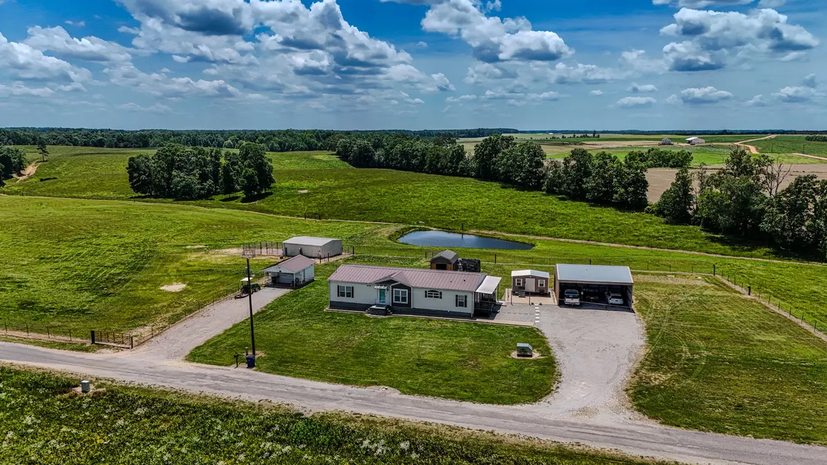 1198 David Patterson Rd, Lutts, TN 38471