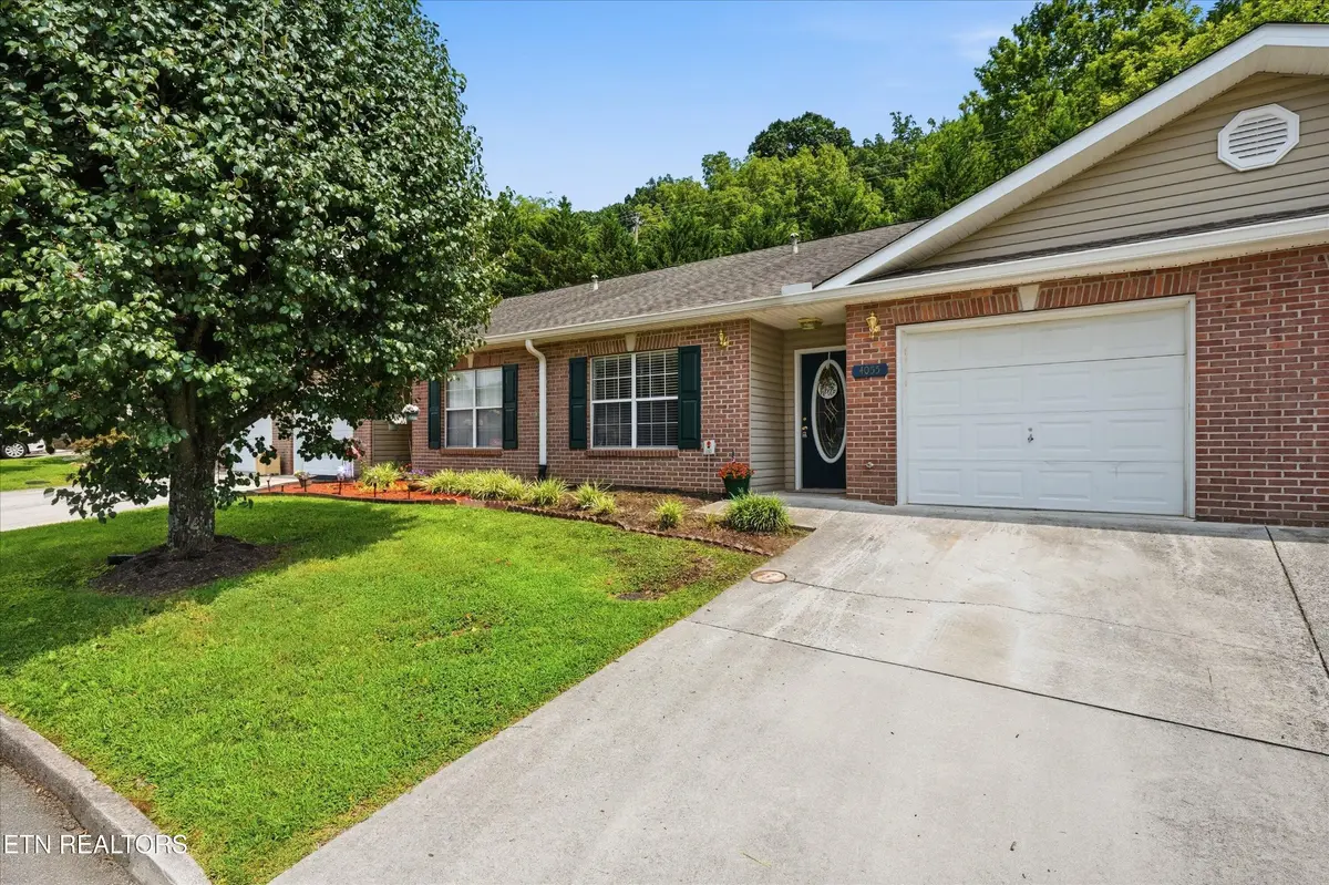 4055 Darwin Way, Knoxville, TN 37918