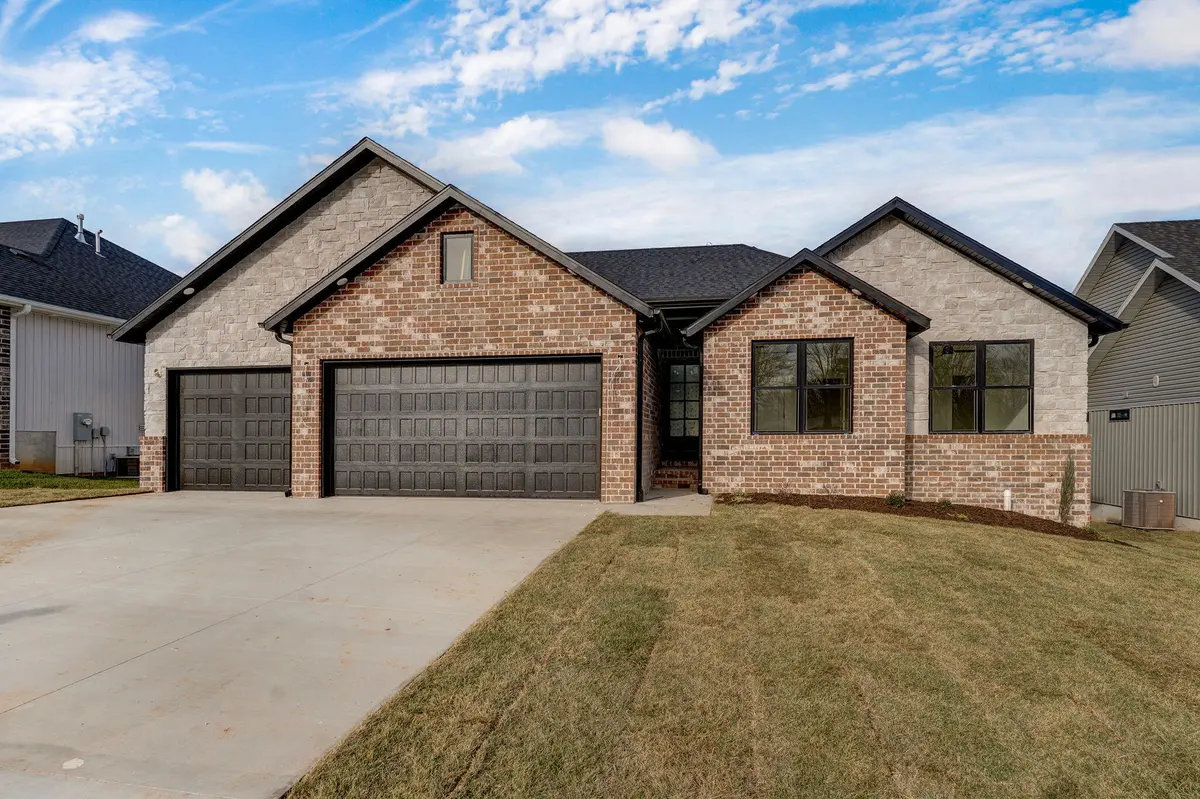 2975 W Marty ST, Springfield, MO 65810