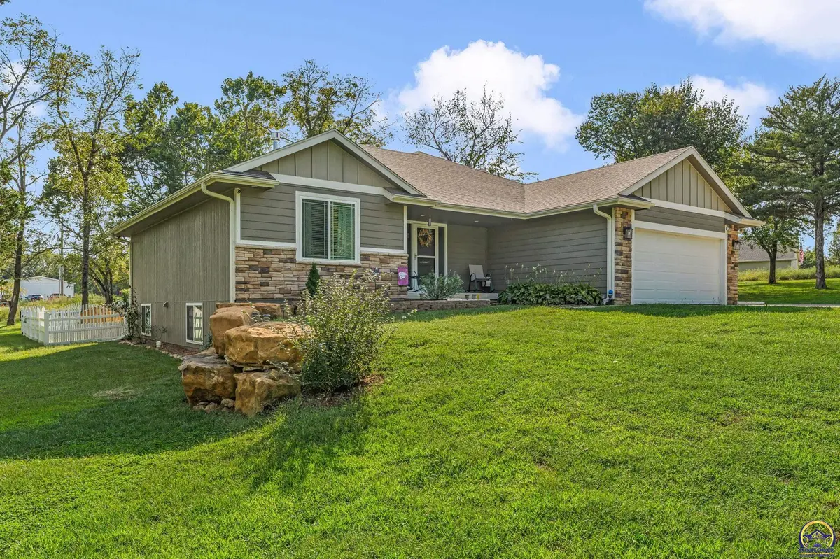 1929 SE 85th St, Wakarusa, KS 66546