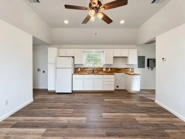 818 S Austin, Bremond, TX 76629