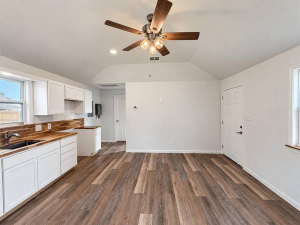 818 S Austin, Bremond, TX 76629
