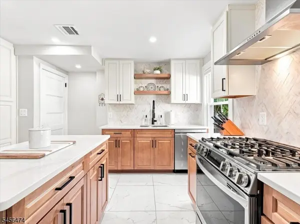 11 Reading Ter, Fair Lawn Boro, NJ 07410