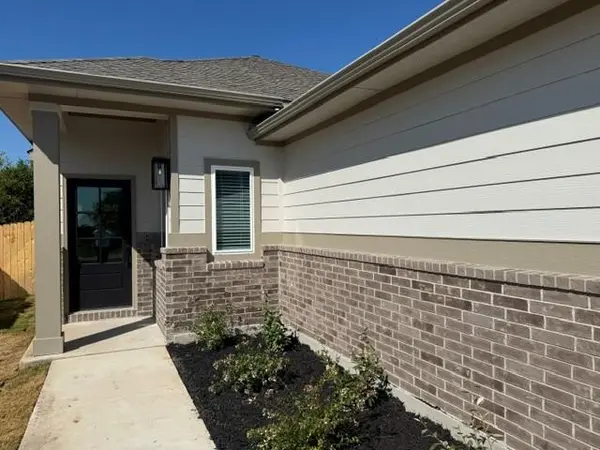500 Gene Ray Ave, Bertram, TX 78605
