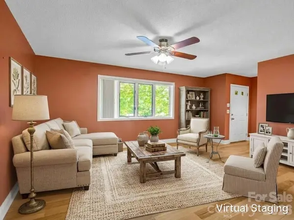 156 Deer RUN, Hendersonville, NC 28739