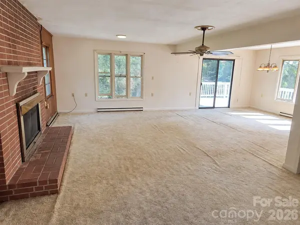 414 Heather CIR, Hendersonville, NC 28739