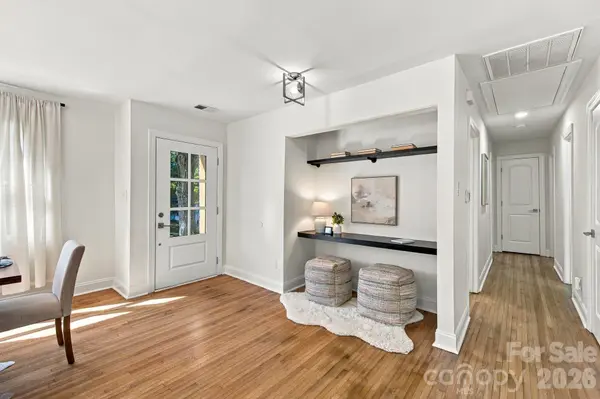1142 Fox Run DR, Charlotte, NC 28212