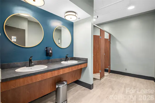 22 S Pack SQ #PENT, Asheville, NC 28801