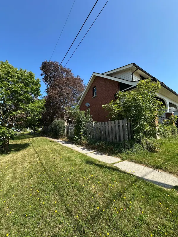 386 Pine AVE, Oshawa, ON L1J 2H8