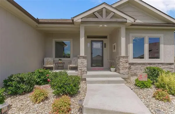 9305 SW Sushi CIR, Lee's Summit, MO 64064