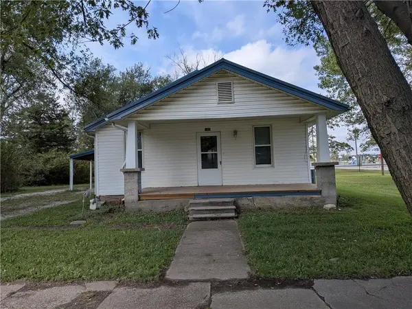 1303 Walnut ST, Pleasanton, KS 66075
