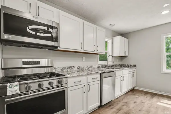 52776 Shellbark AVE, South Bend, IN 46628-4085