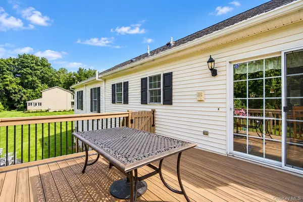 71 Dellwood CT, Westtown, NY 10998