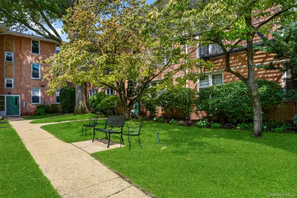25 Trinity PL #3K, New Rochelle, NY 10805