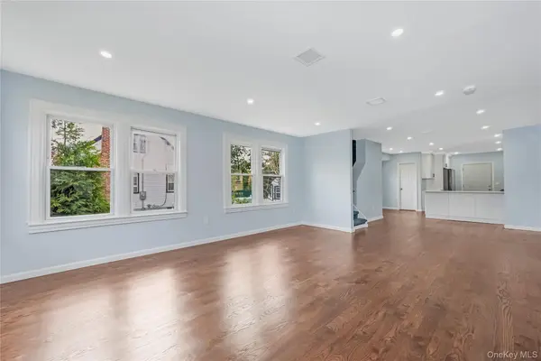 54 W Marshall ST, Hempstead, NY 11550