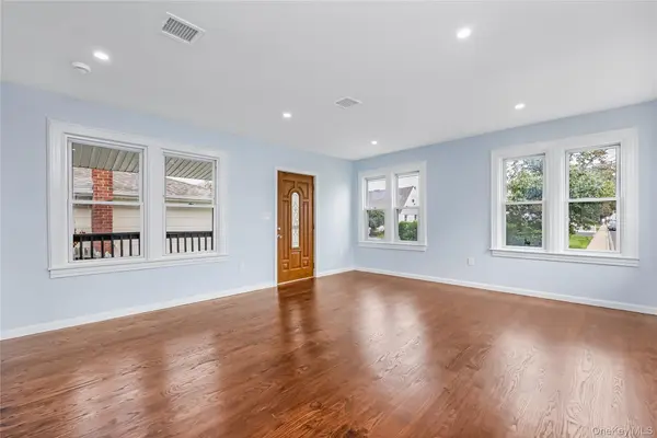 54 W Marshall ST, Hempstead, NY 11550