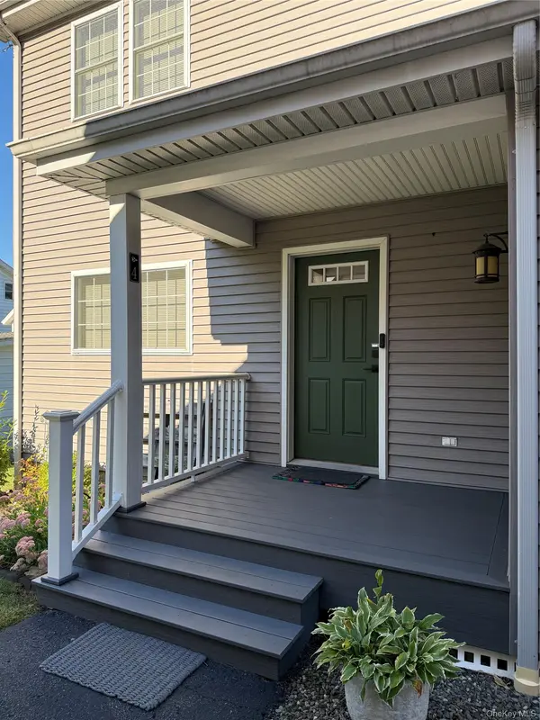 4 Landings View, Hyde Park, NY 12538