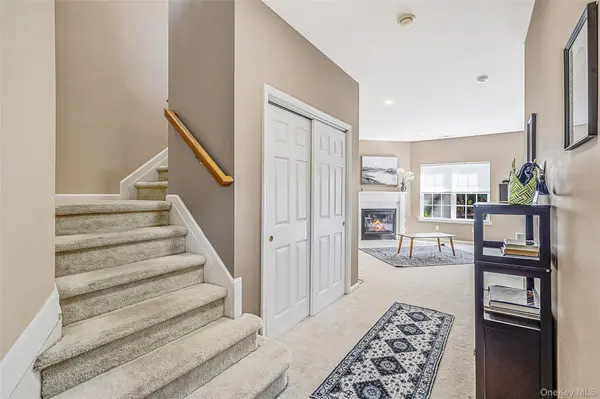 23 Willow Wood DR, East Setauket, NY 11733