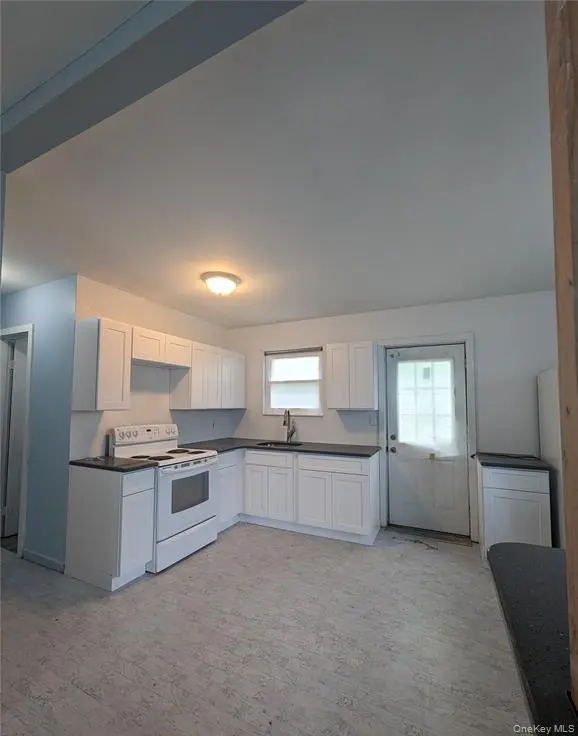 544 Meade AVE, Bellport, NY 11713