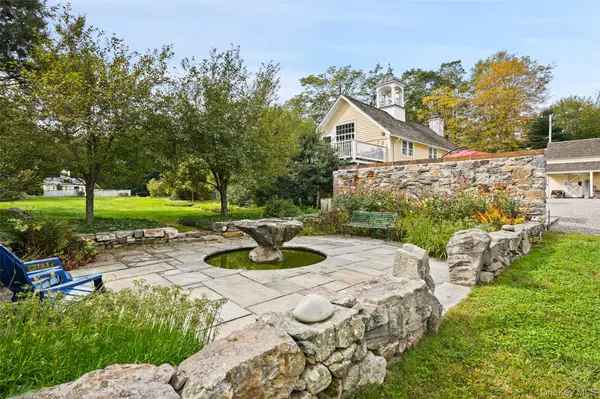 333-A Hook RD, Katonah, NY 10536