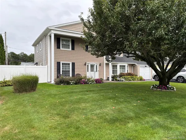 181 Cirrus RD, Holbrook, NY 11741
