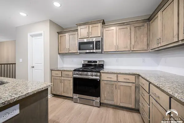 1015 2nd ST, Perry, KS 66073