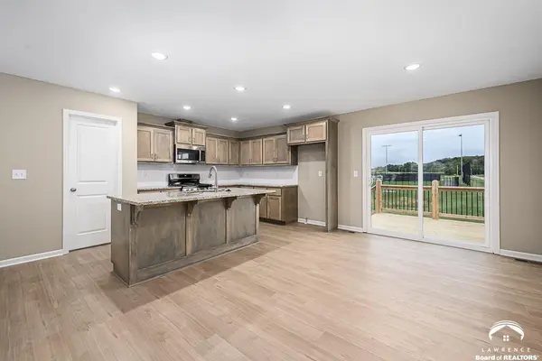 1015 2nd ST, Perry, KS 66073