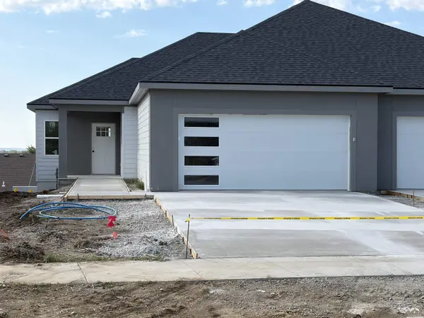 5809 Maggie WAY, Lawrence, KS 66049