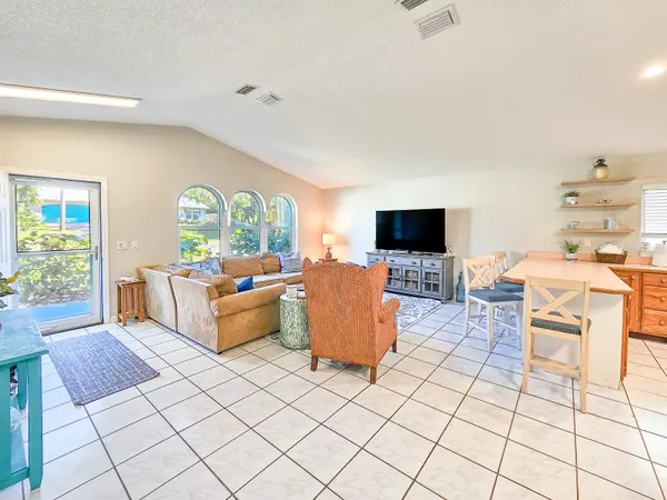 1317 N DAYTONA AVE, Flagler Beach, FL 32136
