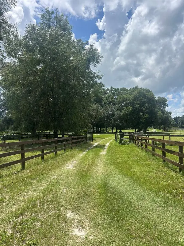 10661 W HIGHWAY 40, Ocala, FL 34482