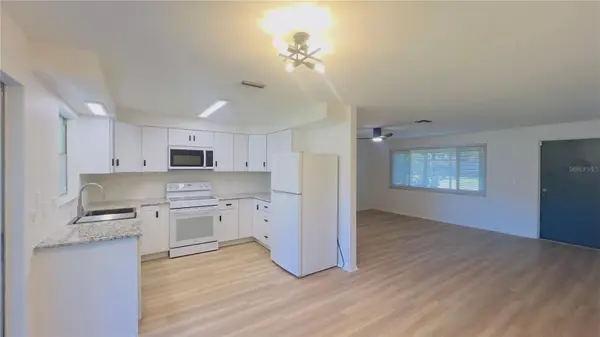 8675 LANTANA DR, Seminole, FL 33777