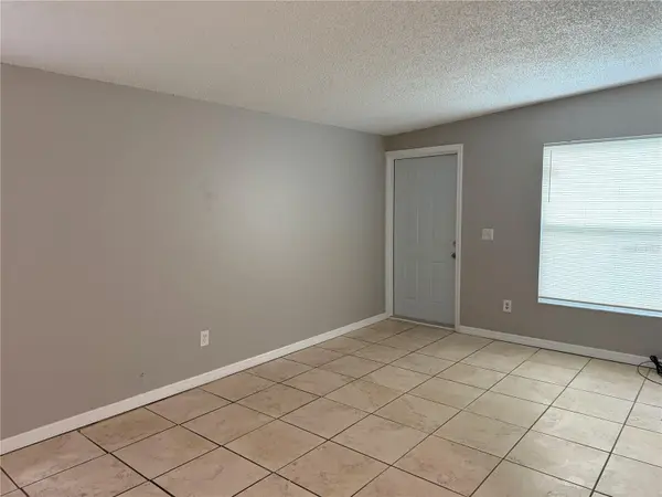 8707 N MANDARINE PL #B, Tampa, FL 33617