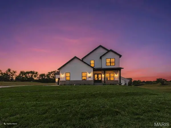 4 Schon Ct., Glen Carbon, IL 62034
