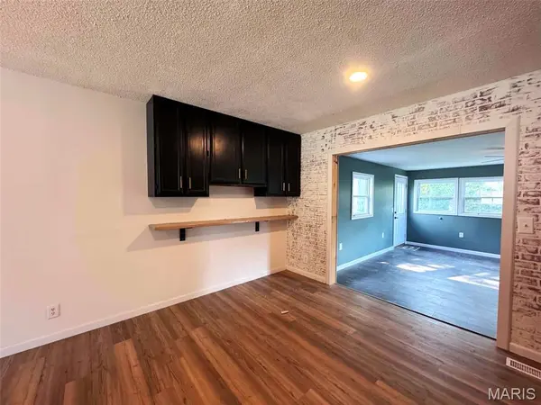 12 Newell LN, Hannibal, MO 63401