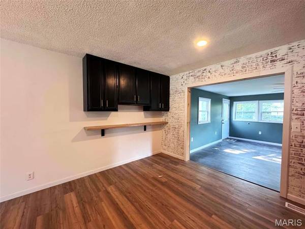 12 Newell LN, Hannibal, MO 63401