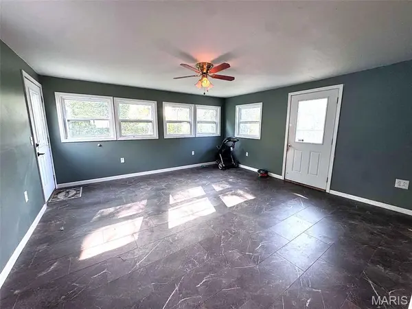 12 Newell LN, Hannibal, MO 63401