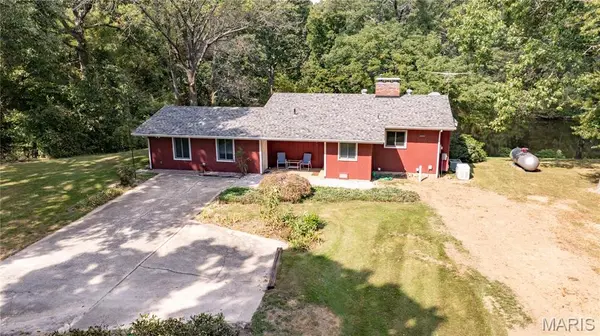 13390 Staunton Bunker Hill RD, Bunker Hill, IL 62014