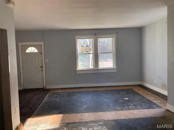 1217 W High ST, Jefferson City, MO 65109
