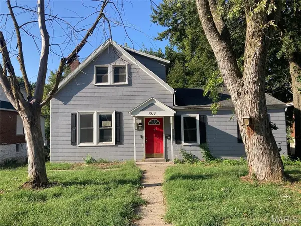 1217 W High ST, Jefferson City, MO 65109