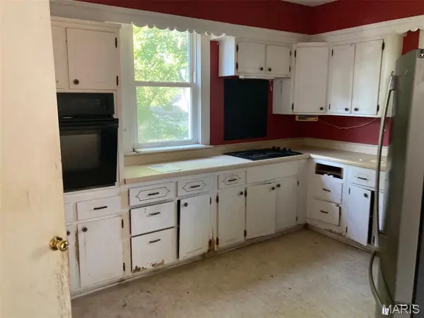 1217 W High ST, Jefferson City, MO 65109