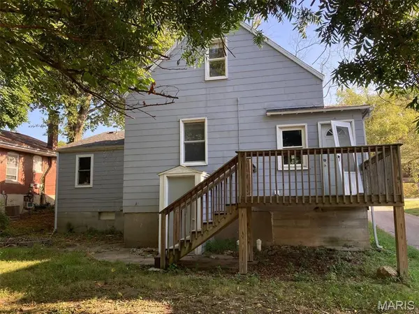 1217 W High ST, Jefferson City, MO 65109