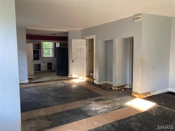 1217 W High ST, Jefferson City, MO 65109
