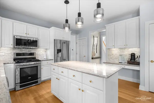 3747 Highknob CIR, Naperville, IL 60564