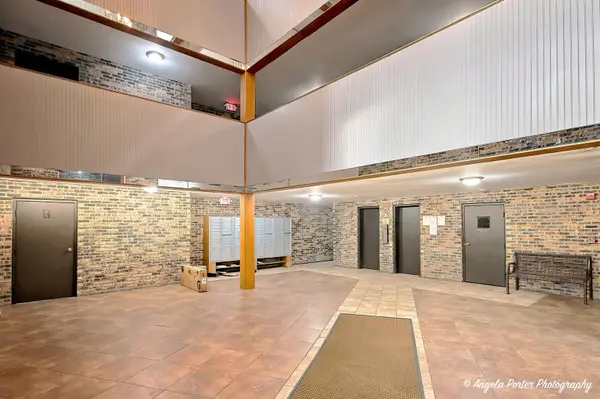 8970 N Parkside AVE #406, Des Plaines, IL 60016