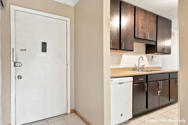 8970 N Parkside AVE #406, Des Plaines, IL 60016