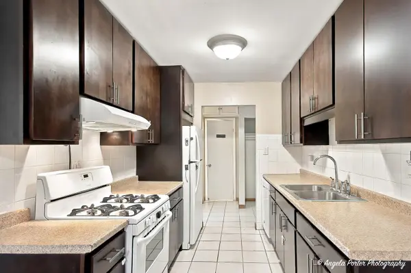 8970 N Parkside AVE #406, Des Plaines, IL 60016
