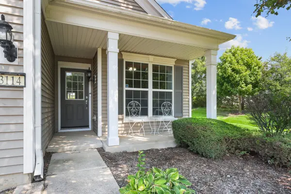 3114 Comstock CT, Mundelein, IL 60060