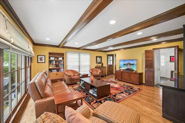 2448 Central Park AVE, Evanston, IL 60201