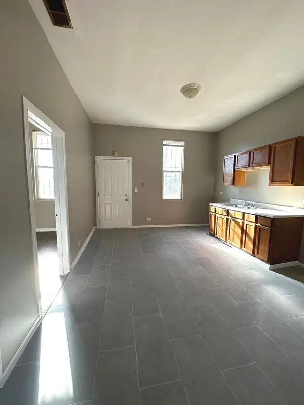 4237 W Gladys AVE #2, Chicago, IL 60624