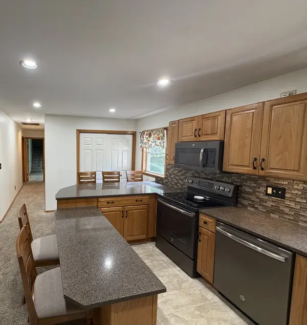 10083 Elizabeth RD, Bloomington, IL 61705